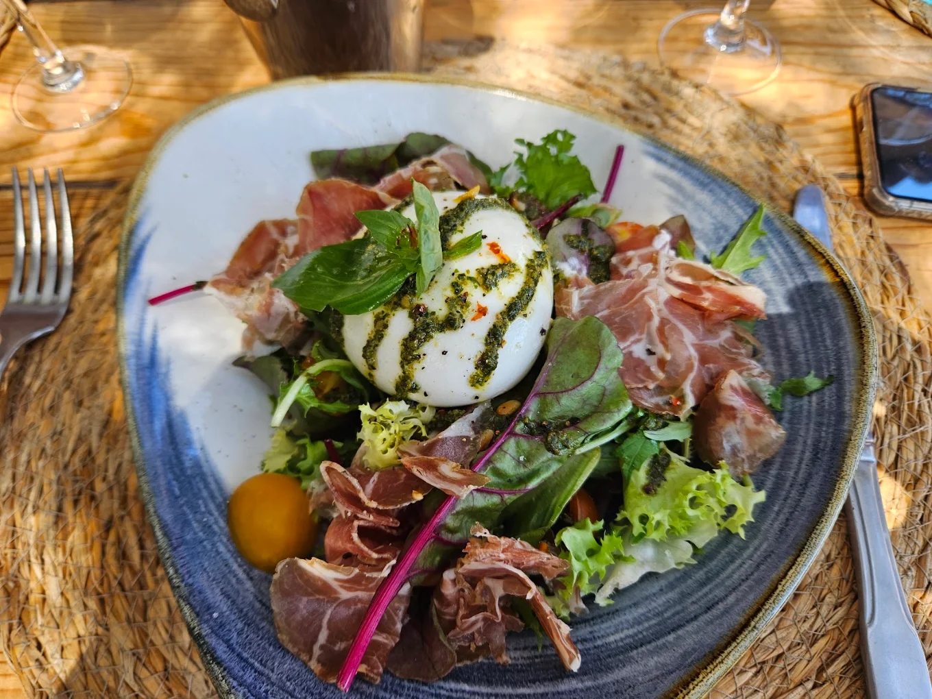 Salade italienne burrata et mortadelle